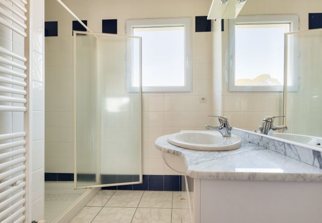 Villa à Lanton - Villa pour 9 sur le Port de Taussat avec piscine Villa à Lanton - Villa pour 9 sur le Port de Taussat avec piscine