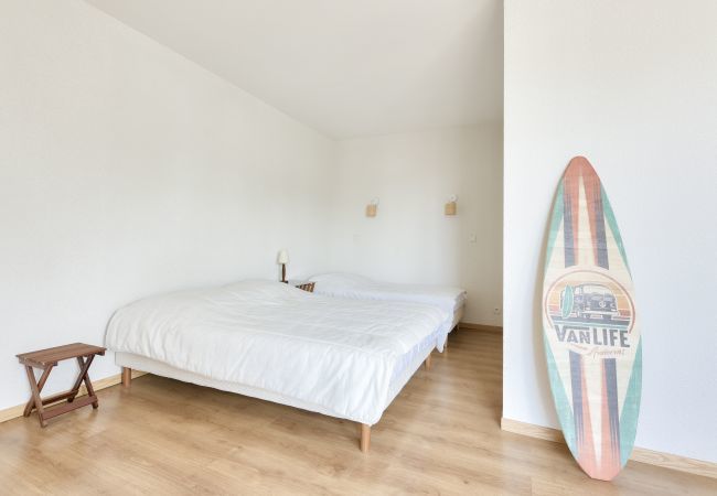 Villa à Lanton - Villa pour 9 sur le Port de Taussat avec piscine Villa à Lanton - Villa pour 9 sur le Port de Taussat avec piscine