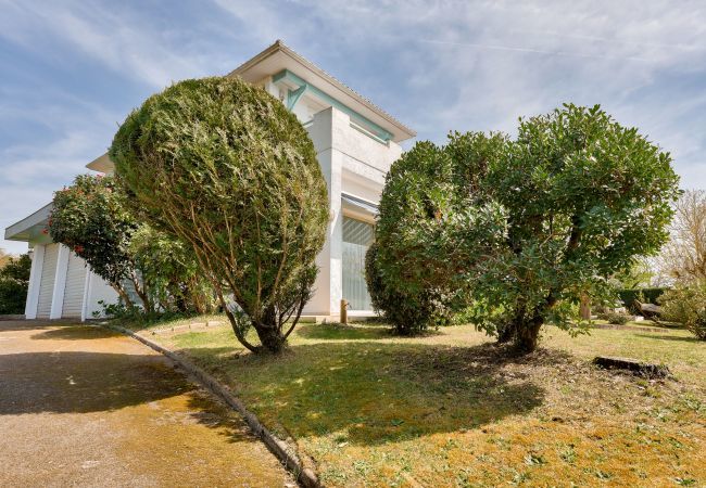 Villa à Lanton - Villa pour 9 sur le Port de Taussat avec piscine Villa à Lanton - Villa pour 9 sur le Port de Taussat avec piscine