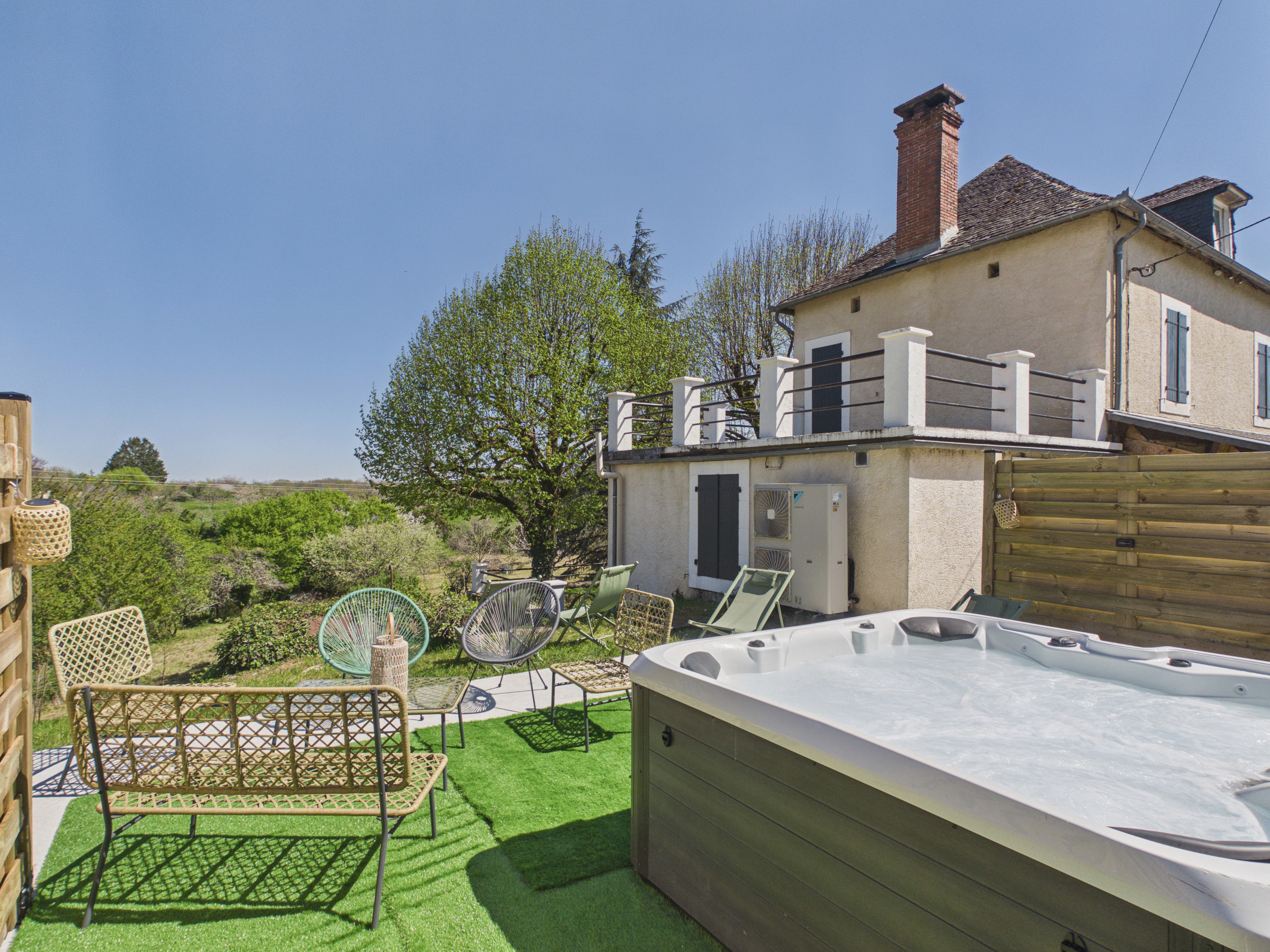  à Terrasson-Lavilledieu - Grand jardin, terrasse et jacuzzi - maison pour 7