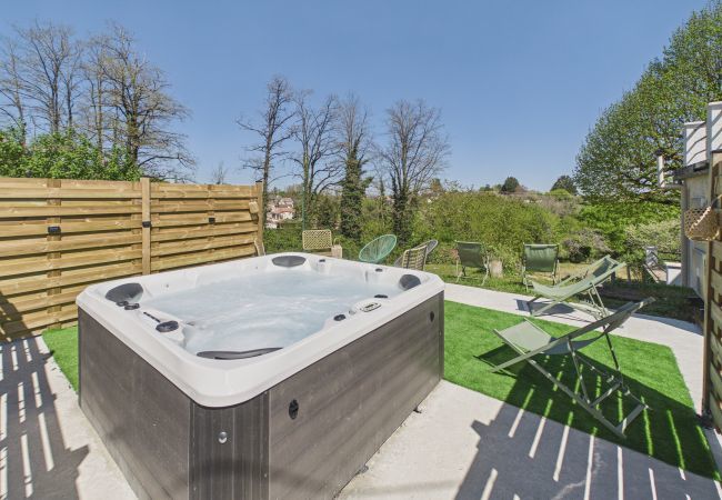 Maison à Terrasson-Lavilledieu - Grand jardin, terrasse et jacuzzi - maison pour 7