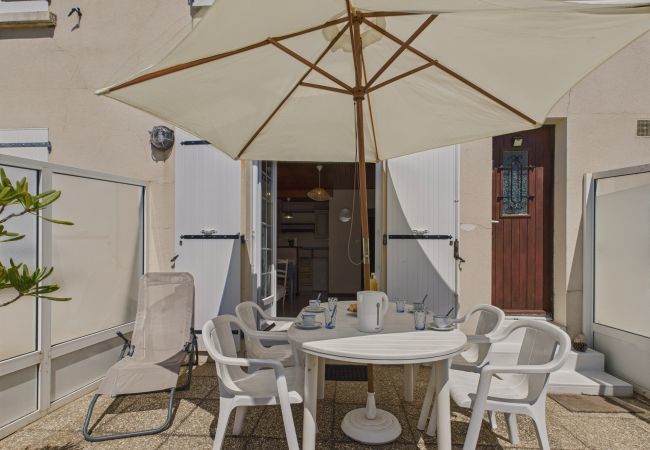Appartement à Talmont-Saint-Hilaire - 100m du Port - logement avec terrasse pour 4  Appartement à Talmont-Saint-Hilaire - 100m du Port - logement avec terrasse pour 4