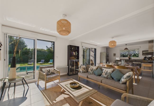 Maison à Saint-Vincent-sur-Jard - Piscine chauffée - 750m plage, 4 Adultes - 4 enfants Maison à Saint-Vincent-sur-Jard - Piscine chauffée - 750m plage, 4 Adultes - 4 enfants