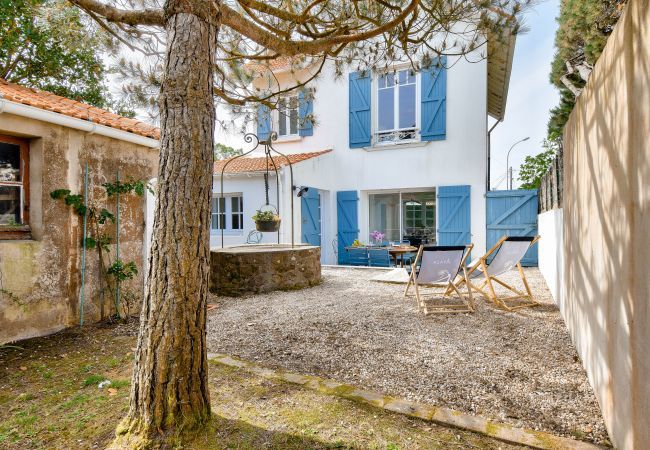 Maison à Noirmoutier-en-l´Ile - 200m de la plage - Maison au Vieil pour 4- Jardin Maison à Noirmoutier-en-l´Ile - 200m de la plage - Maison au Vieil pour 4- Jardin