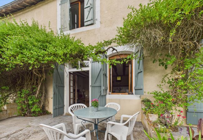 Maison à Montignac - Gîte mitoyen, 4 adultes 1 enfant, piscine commune