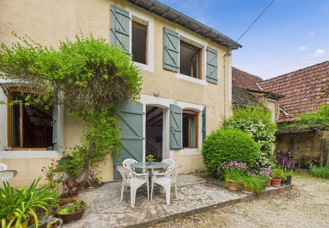 Maison à Montignac - Gîte mitoyen -  piscine commune - 4 personnes