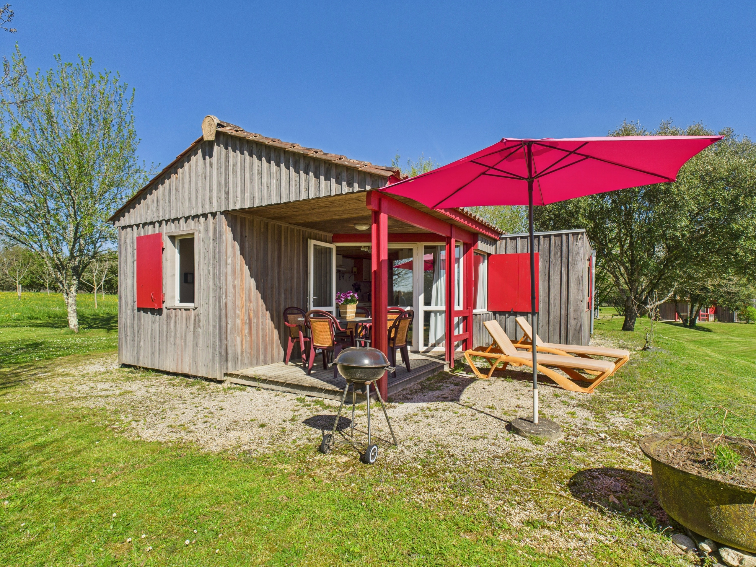 Chalet à Salignac-Eyvigues - Gîte La Brousse 1 - piscine - pour 5 avec jardin 