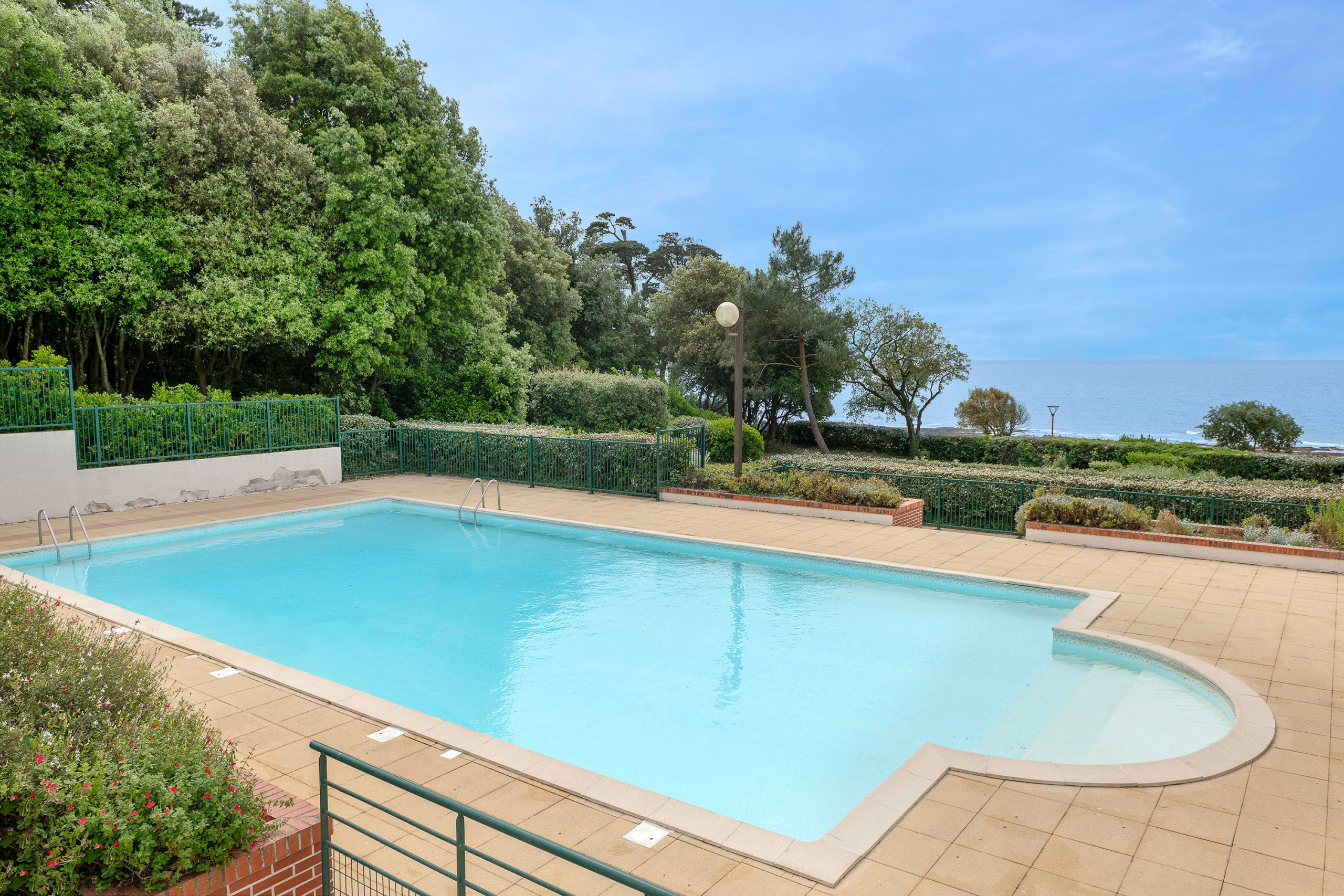  à Pornic - Appart à 100m de la plage- piscine pour 4