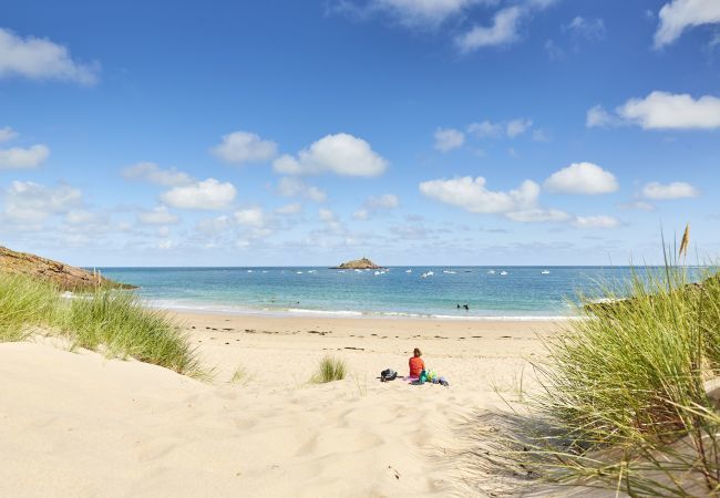Appartement à Erquy - Vue mer - 25m de la plage, appartement pour 4 Appartement à Erquy - Vue mer - 25m de la plage, appartement pour 4