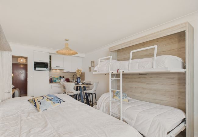 Studio à Les Sables-d´Olonne - Vue mer, joli studio pour 4 à 40m de la plage  Studio à Les Sables-d´Olonne - Vue mer, joli studio pour 4 à 40m de la plage