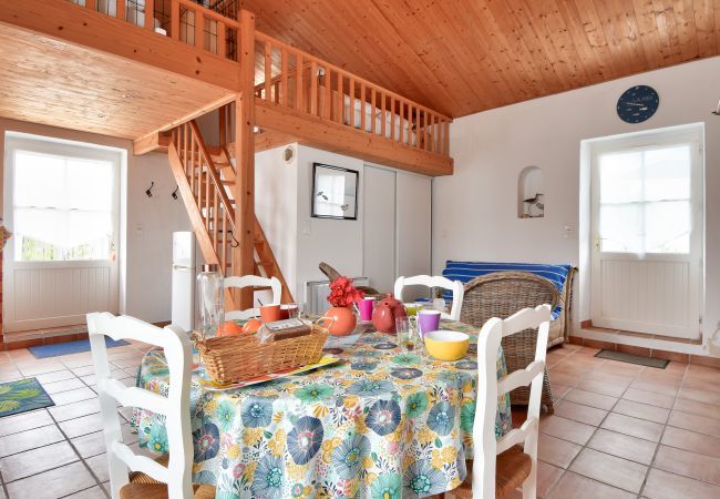 Studio à L'Epine - 300m plage - Petite maison avec jardin pour 3 Studio à L'Epine - 300m plage - Petite maison avec jardin pour 3
