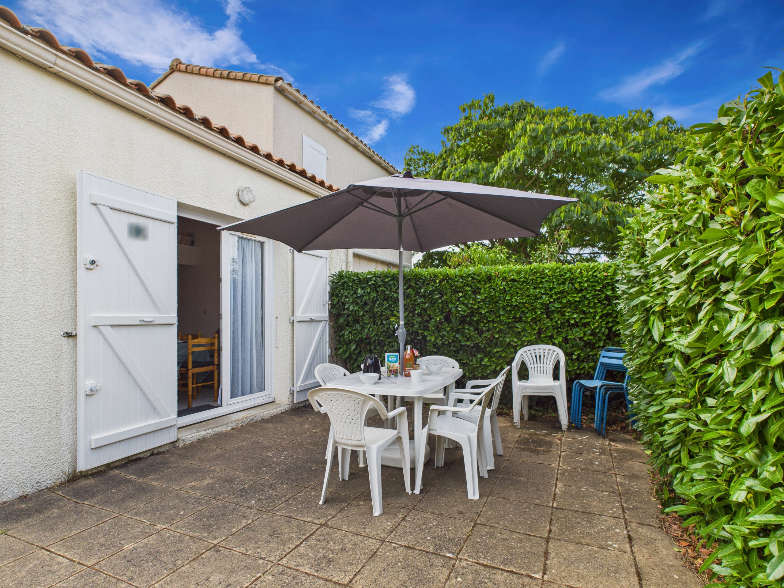  à Saint-Vincent-sur-Jard - Piscine commune, terrasse, maison pour 5