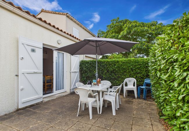 Maison à Saint-Vincent-sur-Jard - Séjour pour 5 avec piscine commune, terrasse