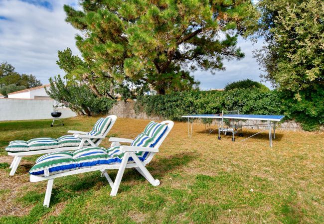 Maison à La Guérinière - 700m de la plage, jardin, 4 adultes 2 enfants Maison à La Guérinière - 700m de la plage, jardin, 4 adultes 2 enfants