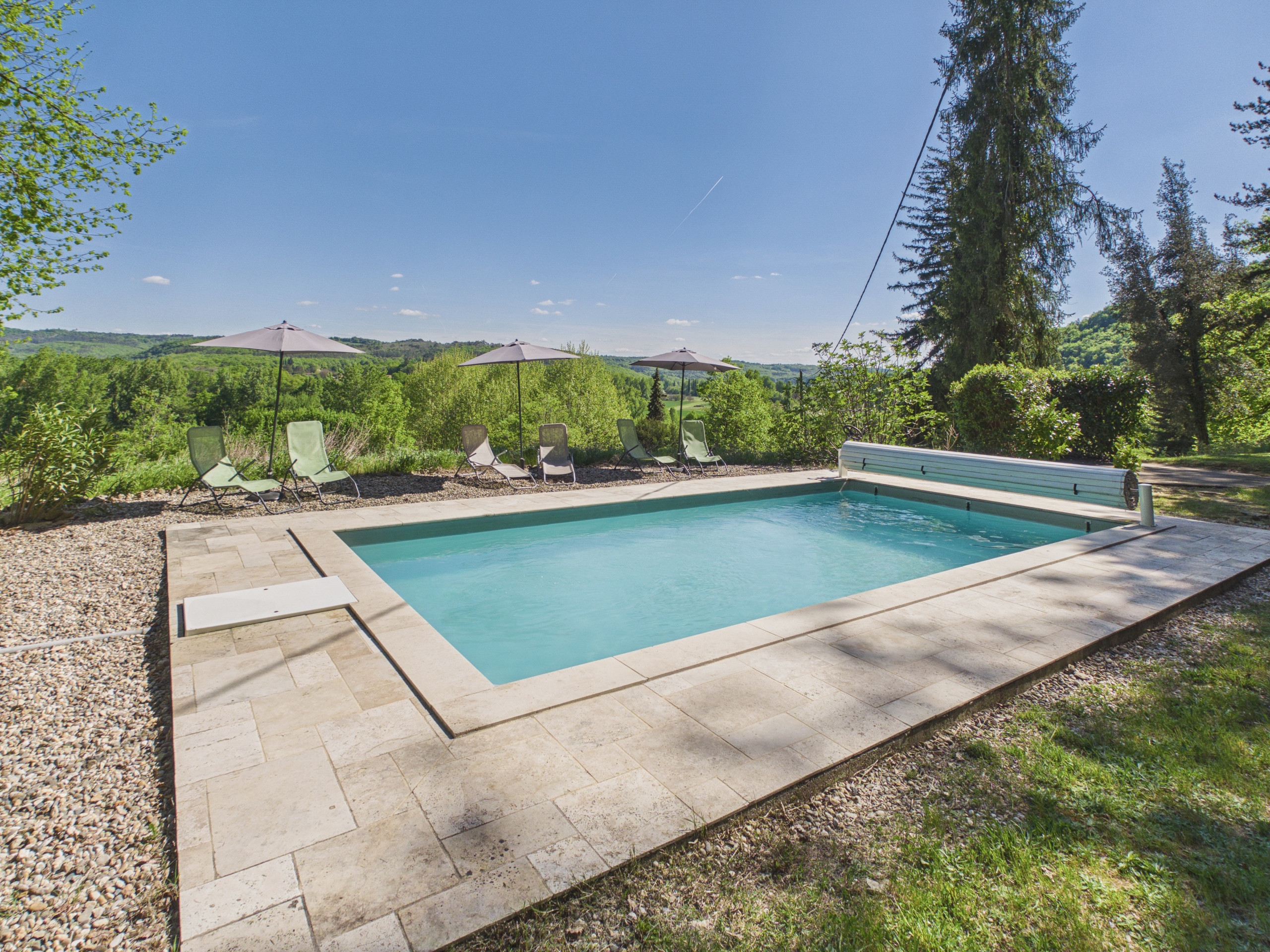  à Saint-Léon-sur-Vézère - Grand manoir avec terrasse et piscine pour 10