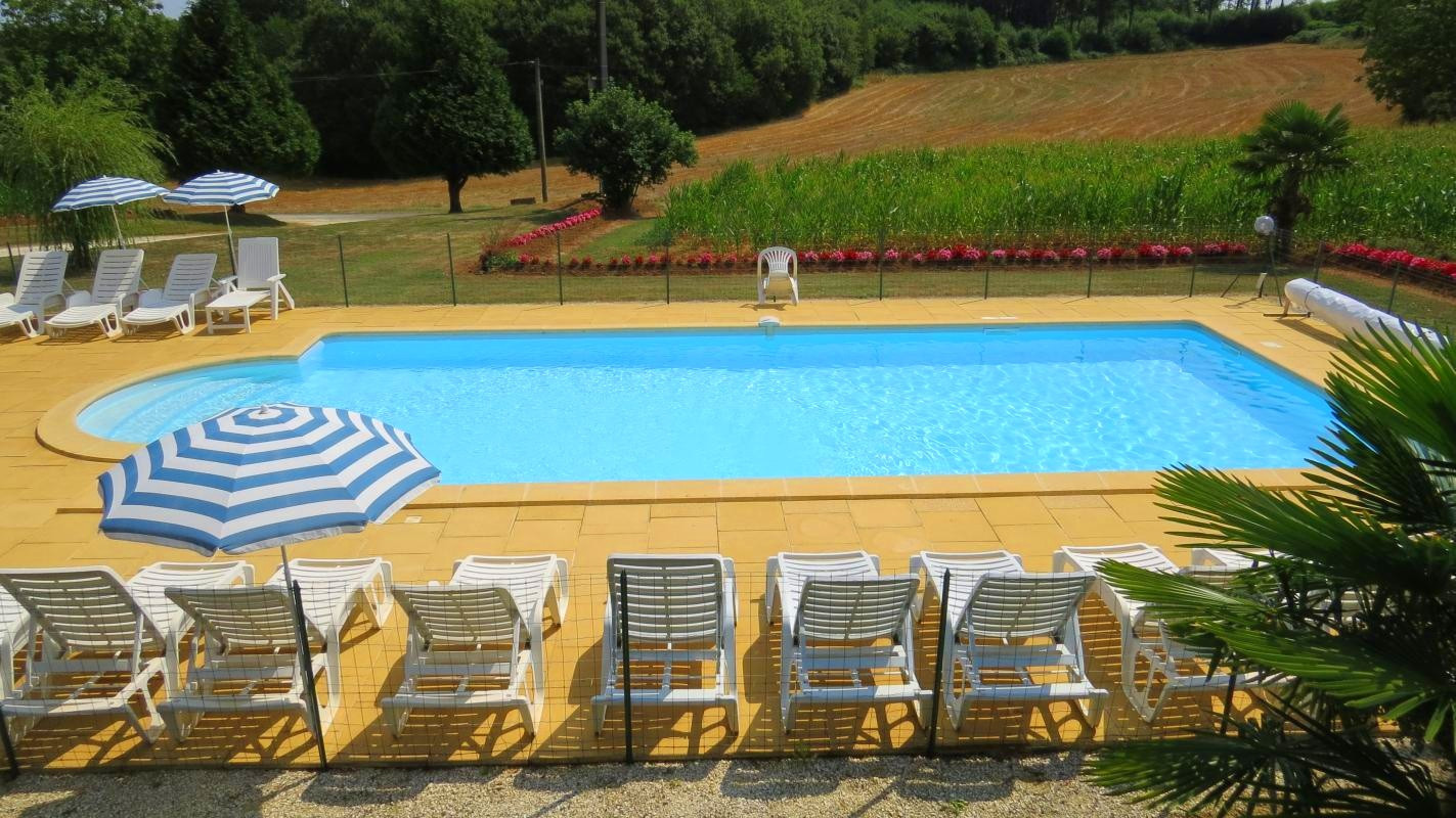  à Saint-Crépin-et-Carlucet - Charmant gîte de campagne pour 10 avec terrasse