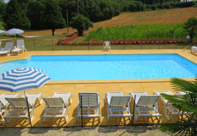 Maison à Saint-Crépin-et-Carlucet - Charmant gîte de campagne pour 10 avec terrasse