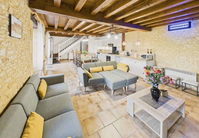 Maison à Saint-Crépin-et-Carlucet - Gîte pour 12 avec terrasse et piscine partagée