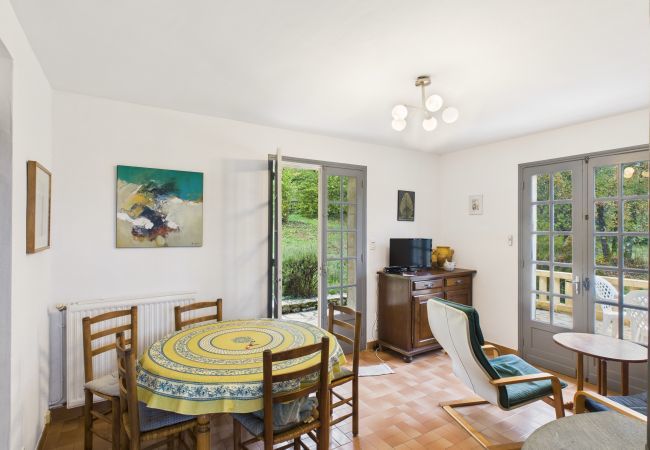 Maison à Les Eyzies-de-Tayac-Sireuil - Jolie vue sur la vallée pour 3 adultes / 2 enfants