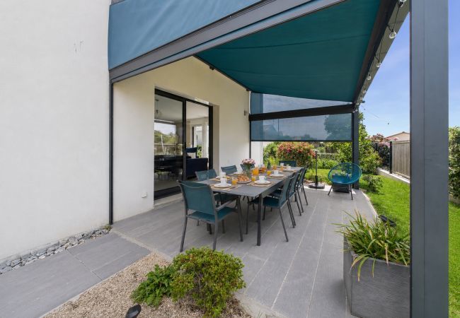 Maison à Saint-Michel-Chef-Chef - Maison avec jardin, 7 adultes 1 enfant