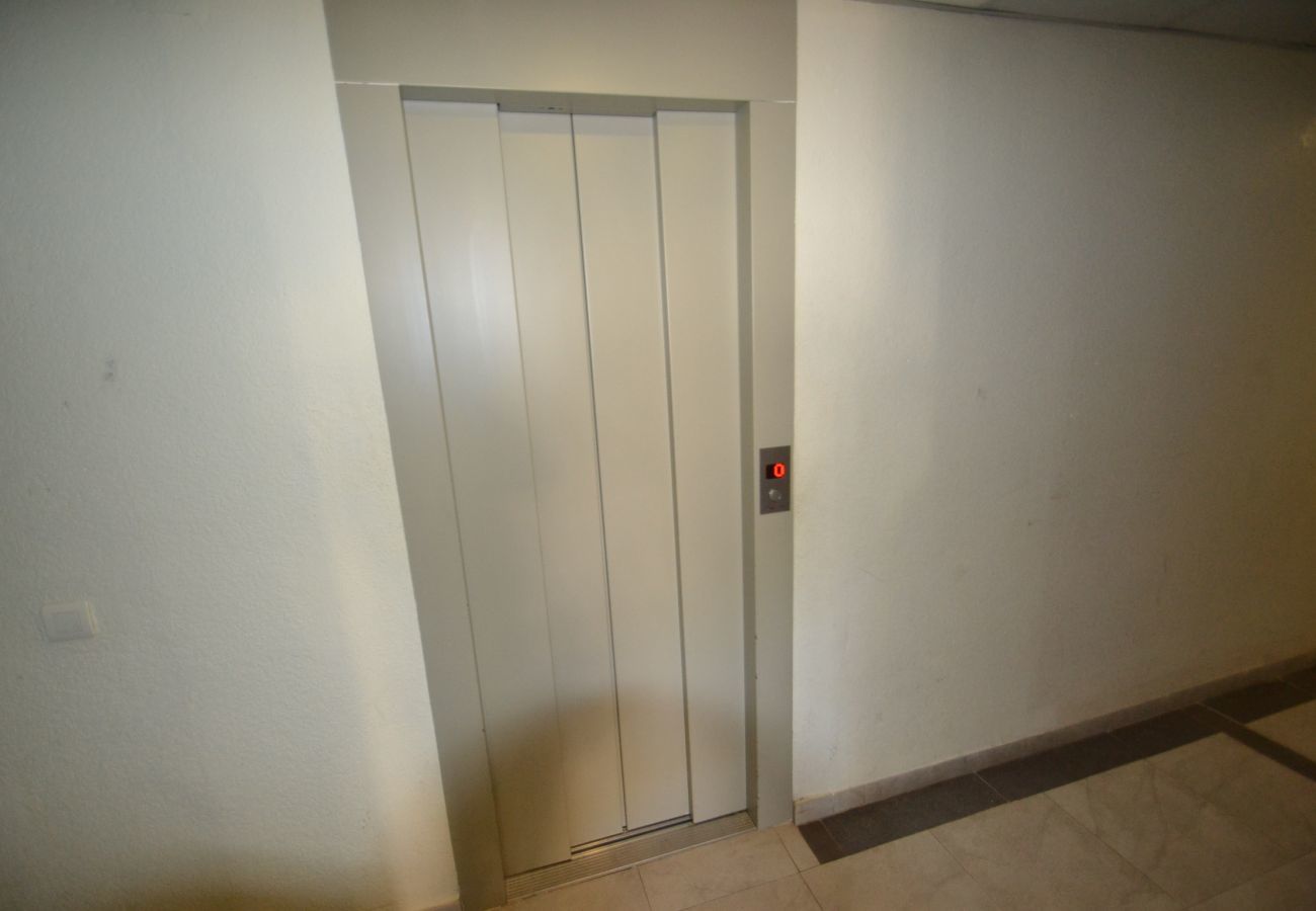 Appartement à Cambrils - Pins i Mar:Terrasse-Devant plage Cambrils-Wifi,clim,satellite,linge inclus