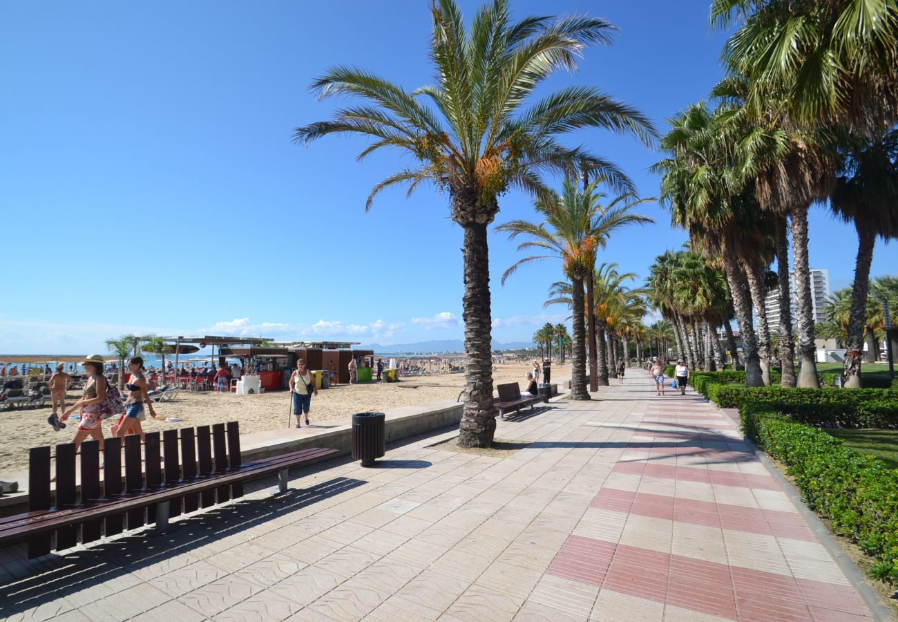 Appartement à Cambrils - Pins i Mar:Terrasse-Devant plage Cambrils-Wifi,clim,satellite,linge inclus