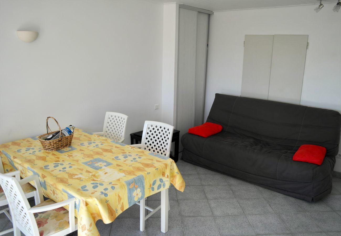 Maison mitoyenne à Commequiers - Maison pour 4 à la campagne avec piscine