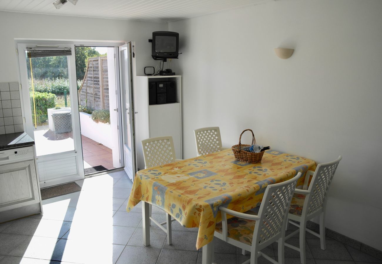 Maison mitoyenne à Commequiers - Maison pour 4 à la campagne avec piscine