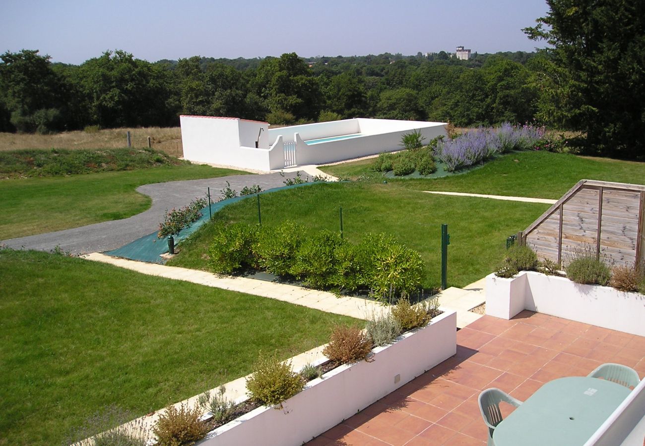 Maison mitoyenne à Commequiers - Maison pour 4 à la campagne avec piscine