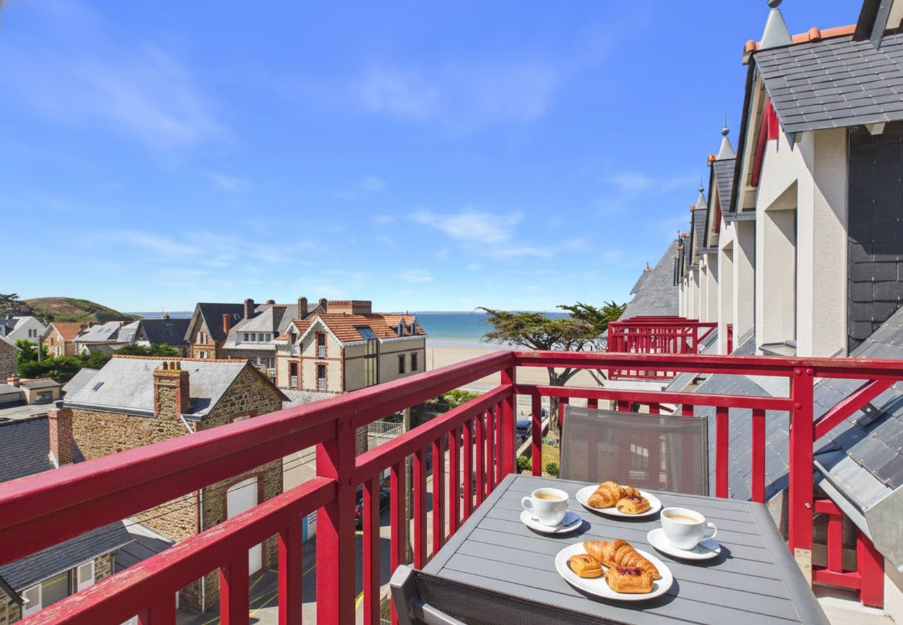 Appartement à Pléneuf-Val-André - Séjour pour 4 face à la grande plage de Pléneuf