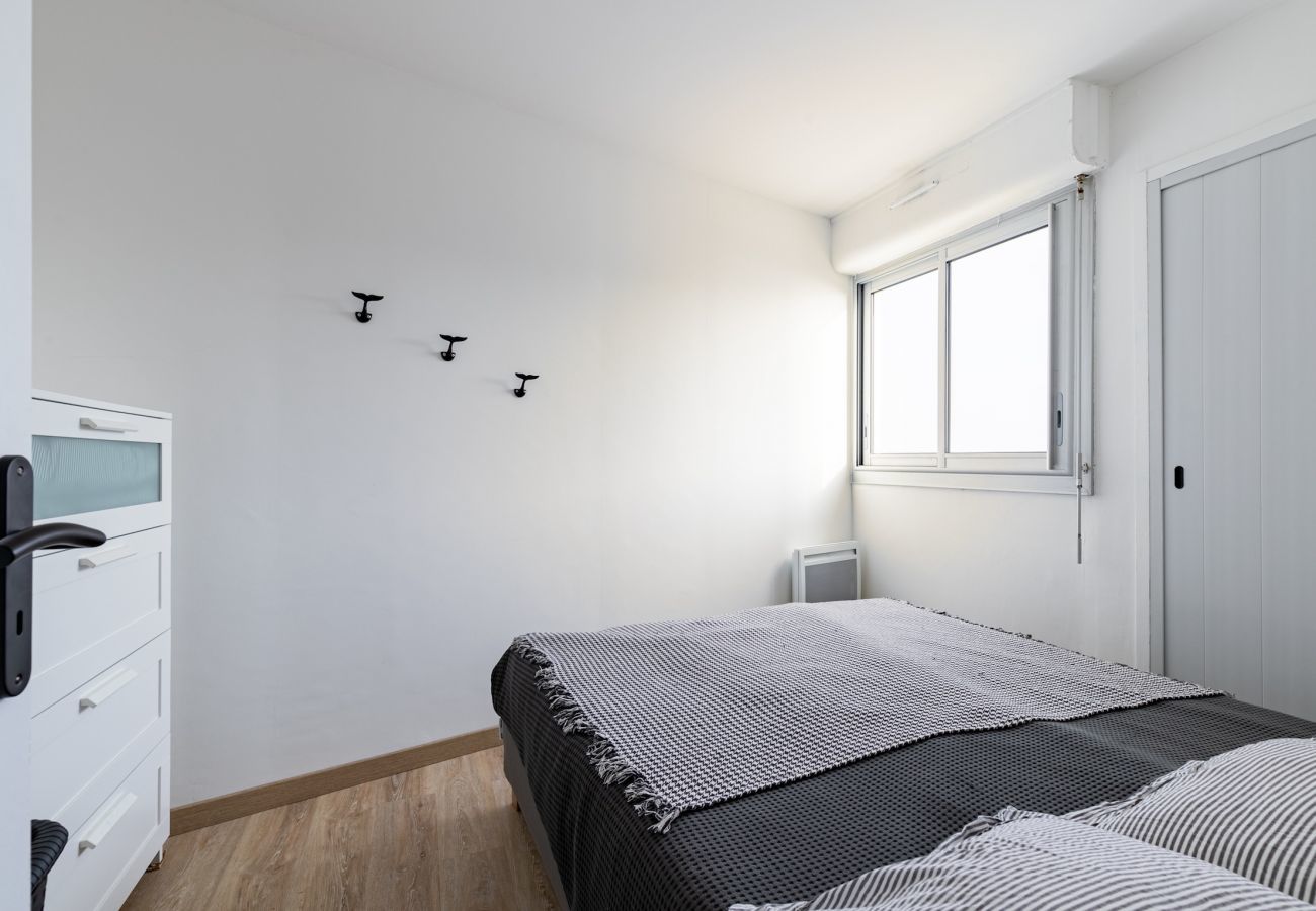Appartement à Saint-Gilles-Croix-de-Vie - À 50m de la Grande Plage, appartement pour 4 