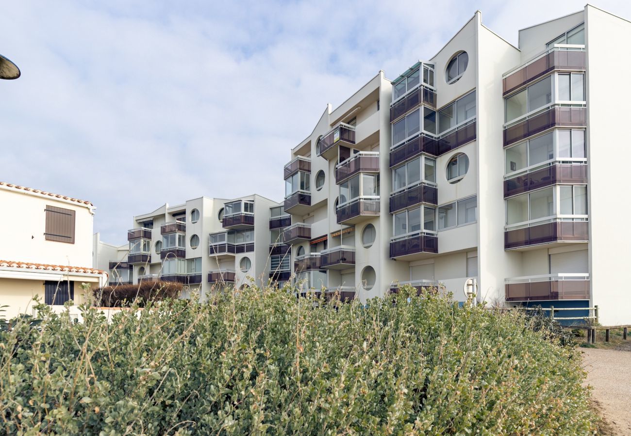 Appartement à Saint-Gilles-Croix-de-Vie - À 50m de la Grande Plage, appartement pour 4 