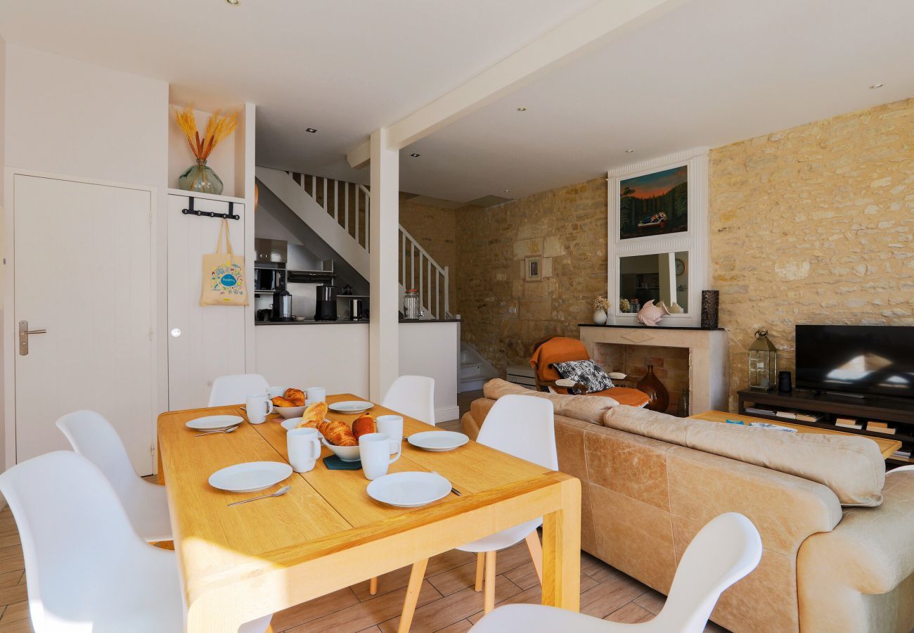 Maison à Saint-Martin-de-Ré - Duplex avec cour - 500 m du port