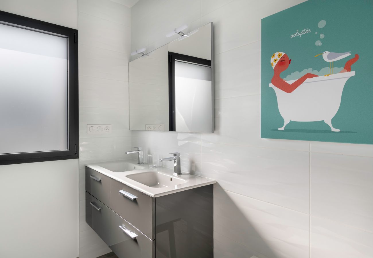 Maison à Saint-Gildas-de-Rhuys - Villa moderne pour 15 avec piscine - Centre 