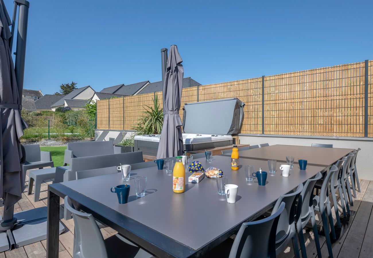 Maison à Saint-Gildas-de-Rhuys - Villa moderne pour 15 avec piscine - Centre 