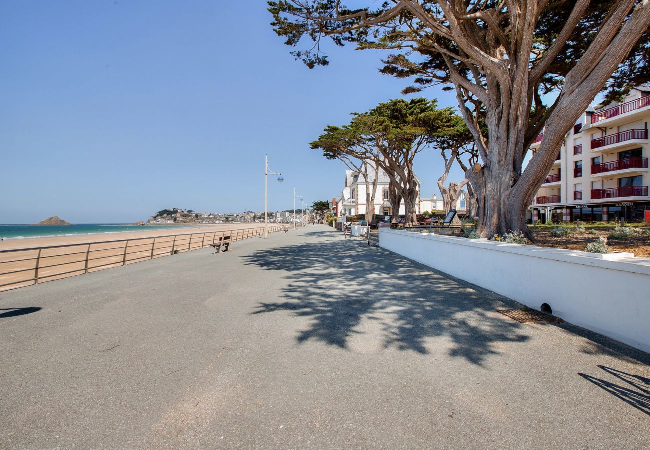 Appartement à Pléneuf-Val-André - Appt vue mer front de plage, parking privé, 4 pers