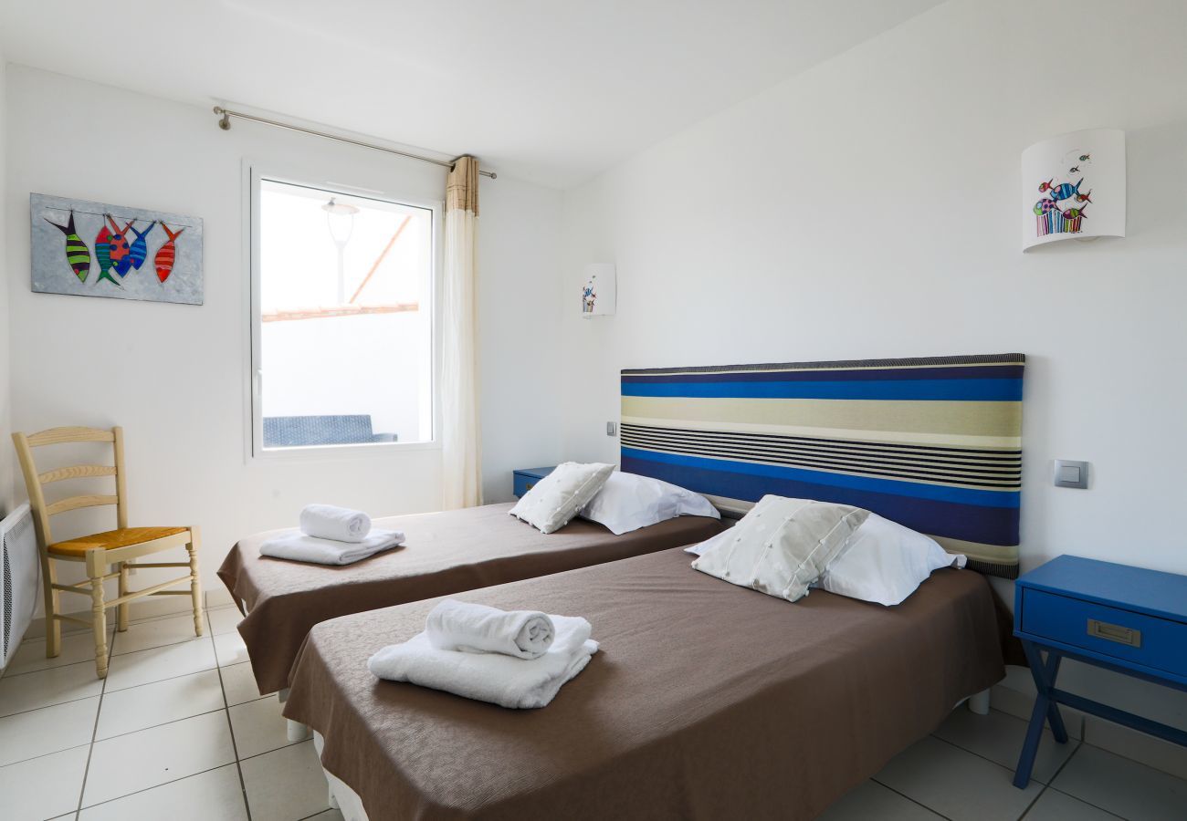 Maison mitoyenne à La Flotte - Maison confortable pour 10 à deux pas du village