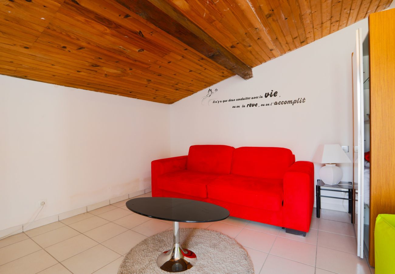 Maison mitoyenne à La Flotte - Maison confortable pour 10 à deux pas du village