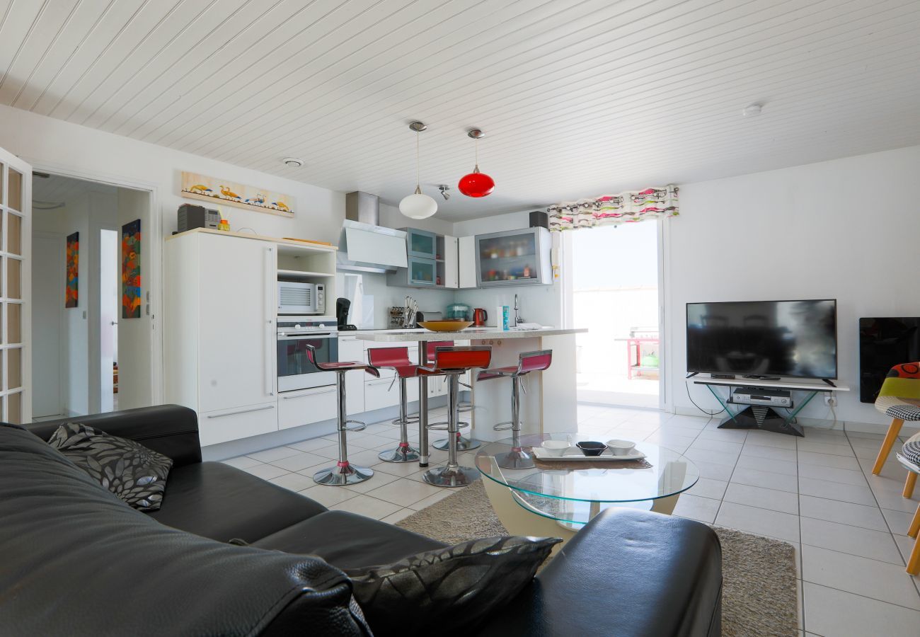 Maison mitoyenne à La Flotte - Maison confortable pour 10 à deux pas du village