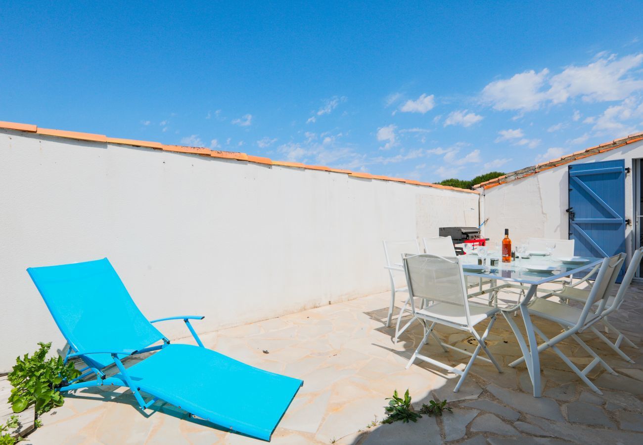 Maison mitoyenne à La Flotte - Maison confortable pour 10 à deux pas du village