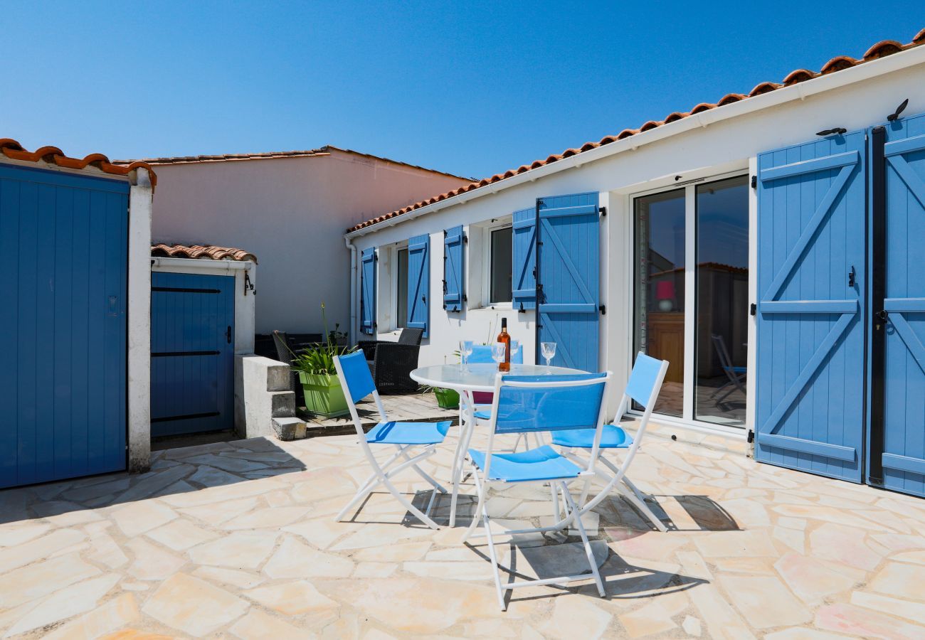 Maison mitoyenne à La Flotte - Maison confortable pour 10 à deux pas du village
