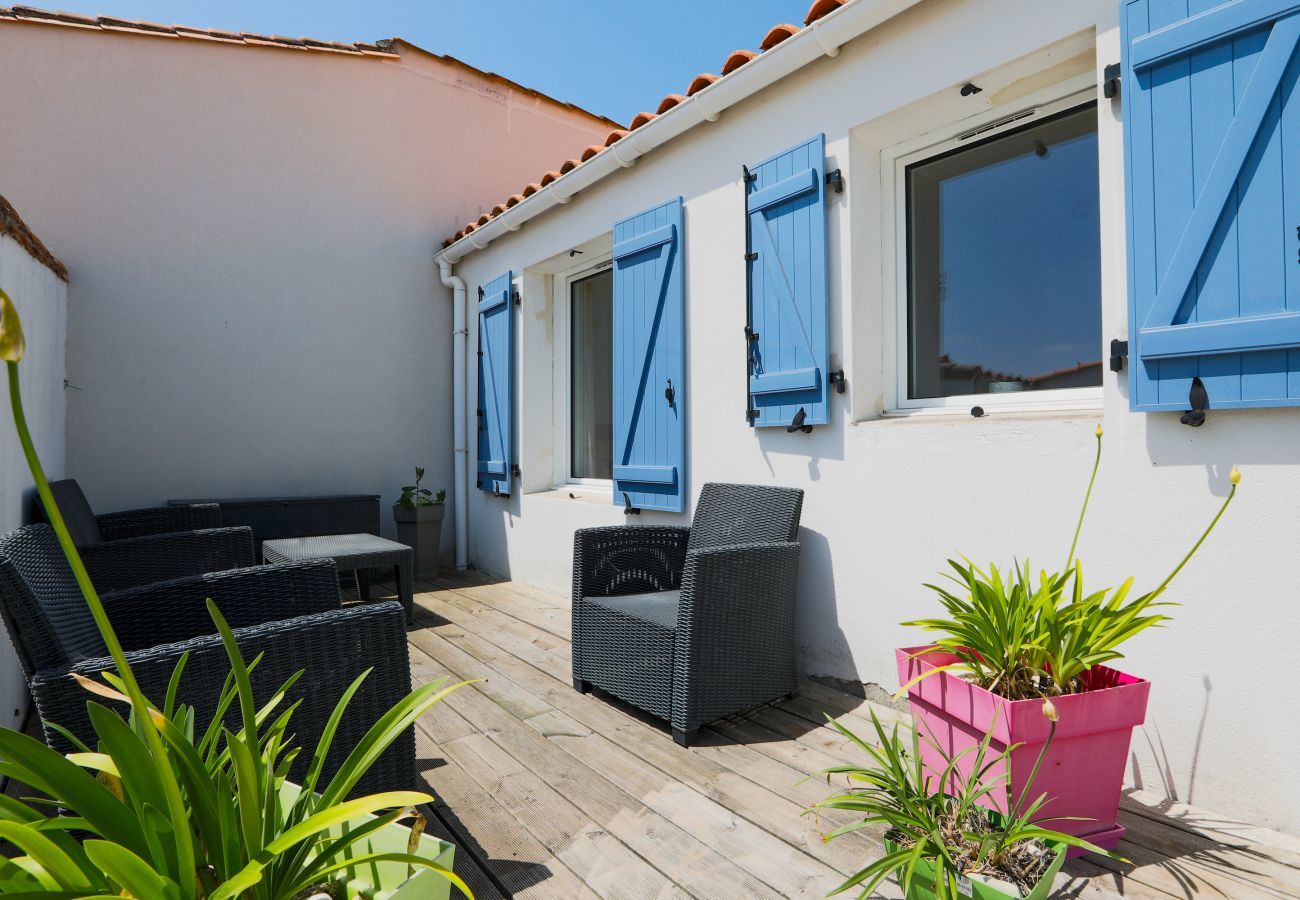 Maison mitoyenne à La Flotte - Maison confortable pour 10 à deux pas du village