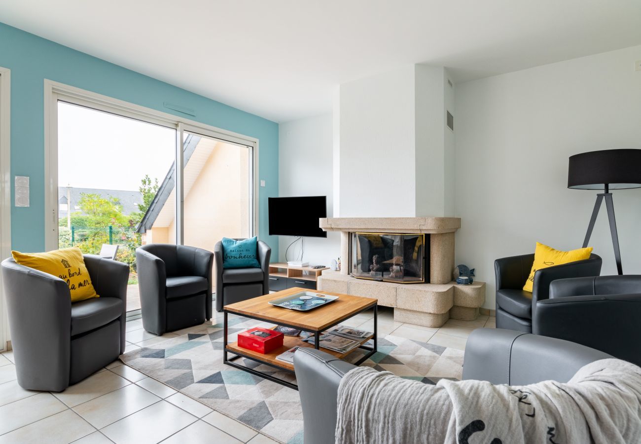 Maison à Arzon - Maison colorée avec jacuzzi - 300m de la plage