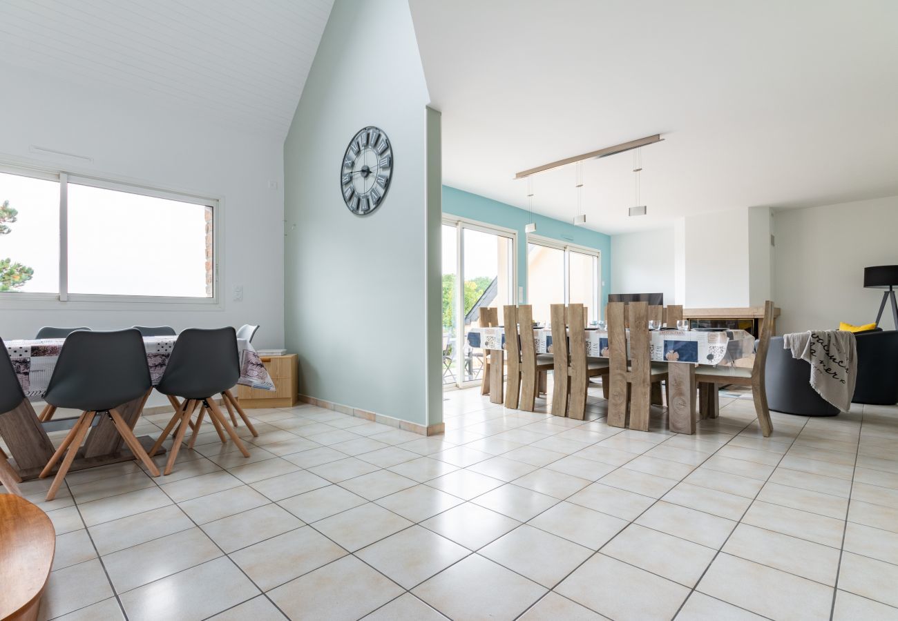 Maison à Arzon - Maison colorée avec jacuzzi - 300m de la plage