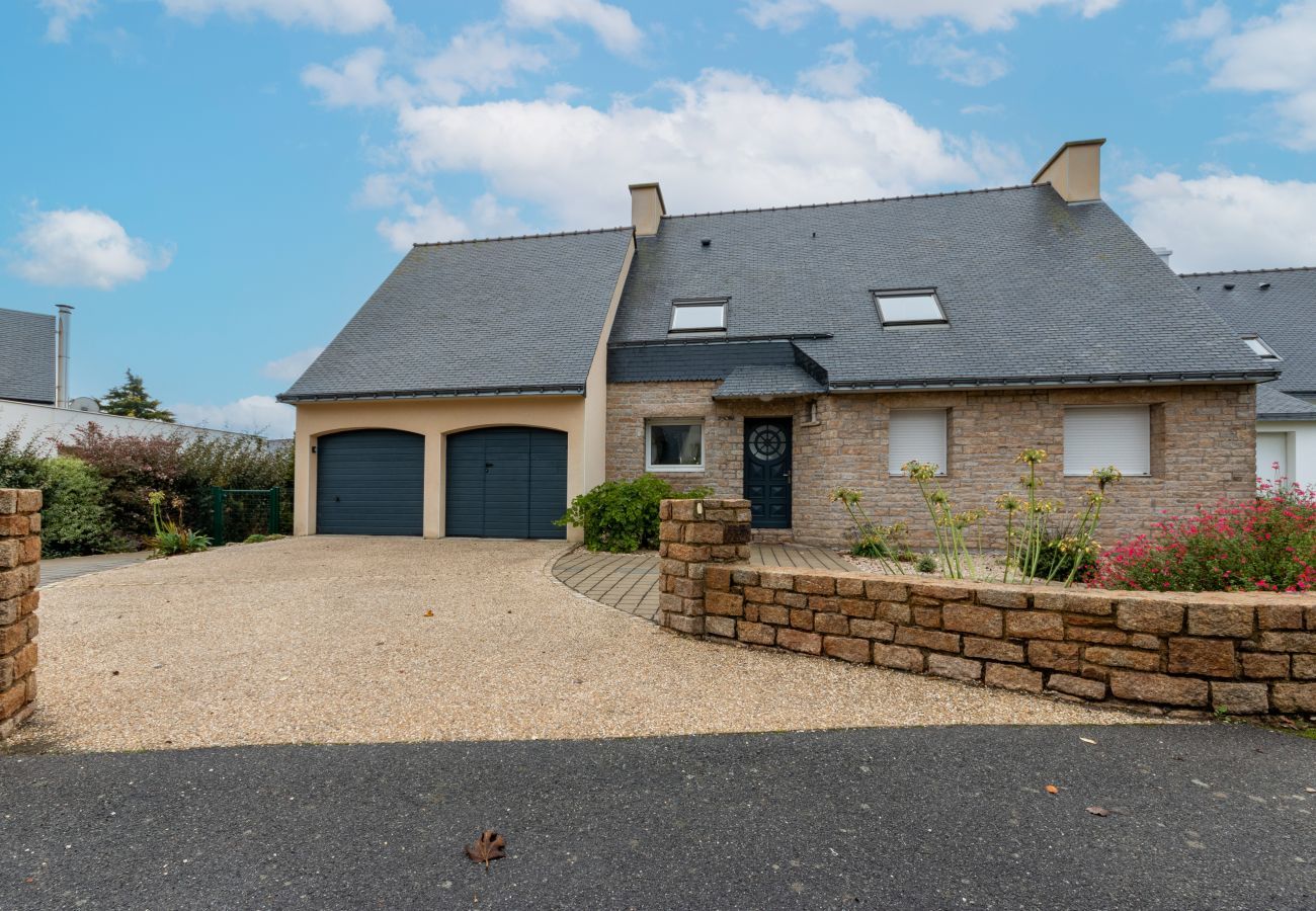 Maison à Arzon - Maison colorée avec jacuzzi - 300m de la plage