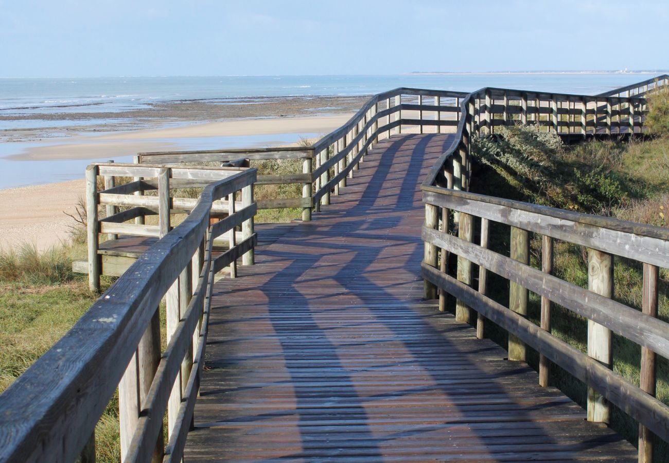 Maison à Le Bois-Plage-en-Ré - Belle maison avec  jardin ombragé pour 11
