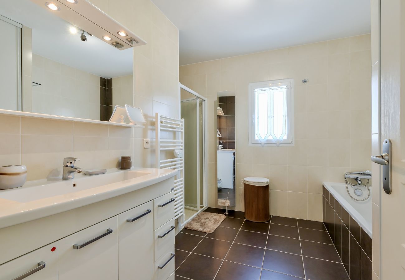 Maison à Le Fenouiller - Le Fenouiller, Maison spacieuse pour 6, piscine