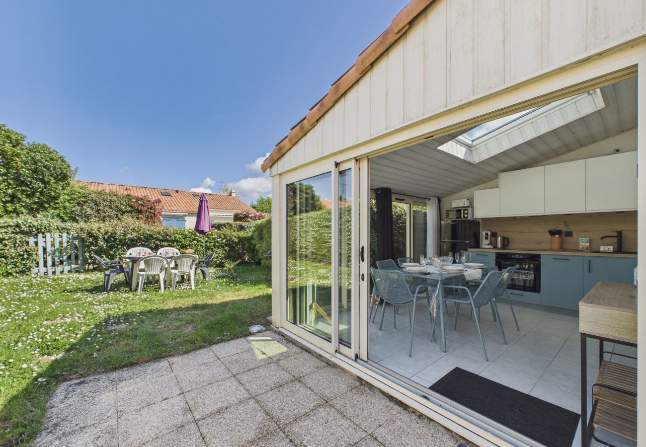 Maison à Saint-Michel-Chef-Chef - Maison avec piscine à 200m de la plage