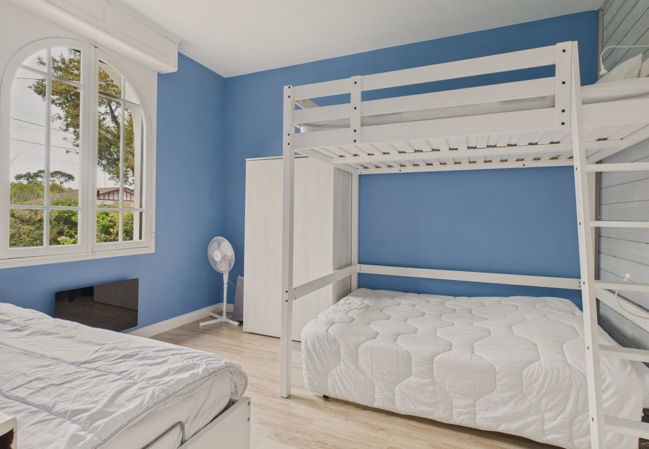 Maison à Andernos-les-Bains - À 150m de la plage, maison avec jardin pour 9