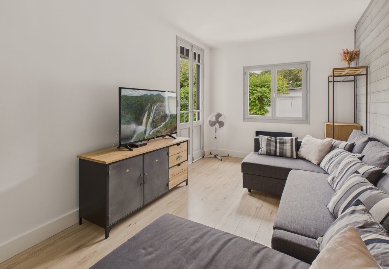Maison à Andernos-les-Bains - À 150m de la plage, maison avec jardin pour 9